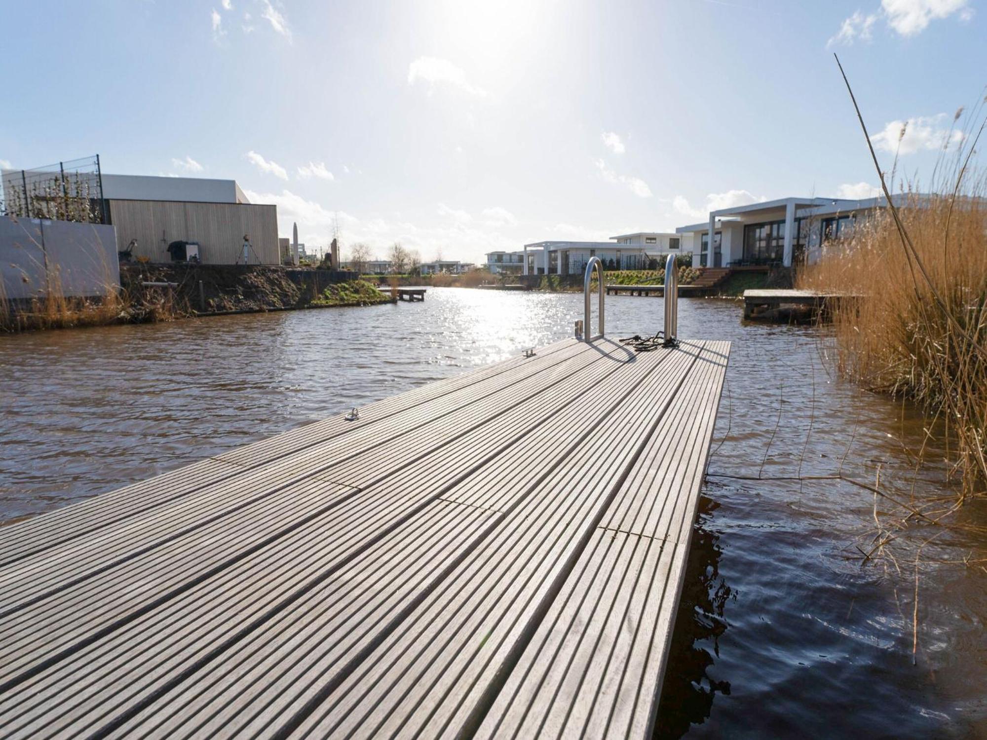 Family Villa With Garden And Jetty Zeewolde Exterior foto